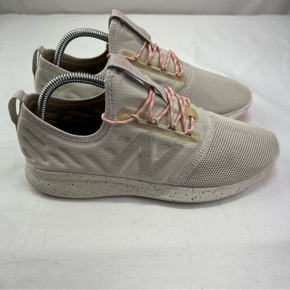 New Balance FuelCore Coast v4 Cream Running Shoe Women’s Size 9 WCSTLRG4 - Picture 3 of 8